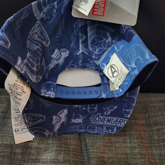 Disney Avengers hat - Picture 4 of 4